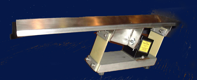 The Microdrive Feeder is an electromagnetic vibratory conveyor mounted on load cells to monitor product weight